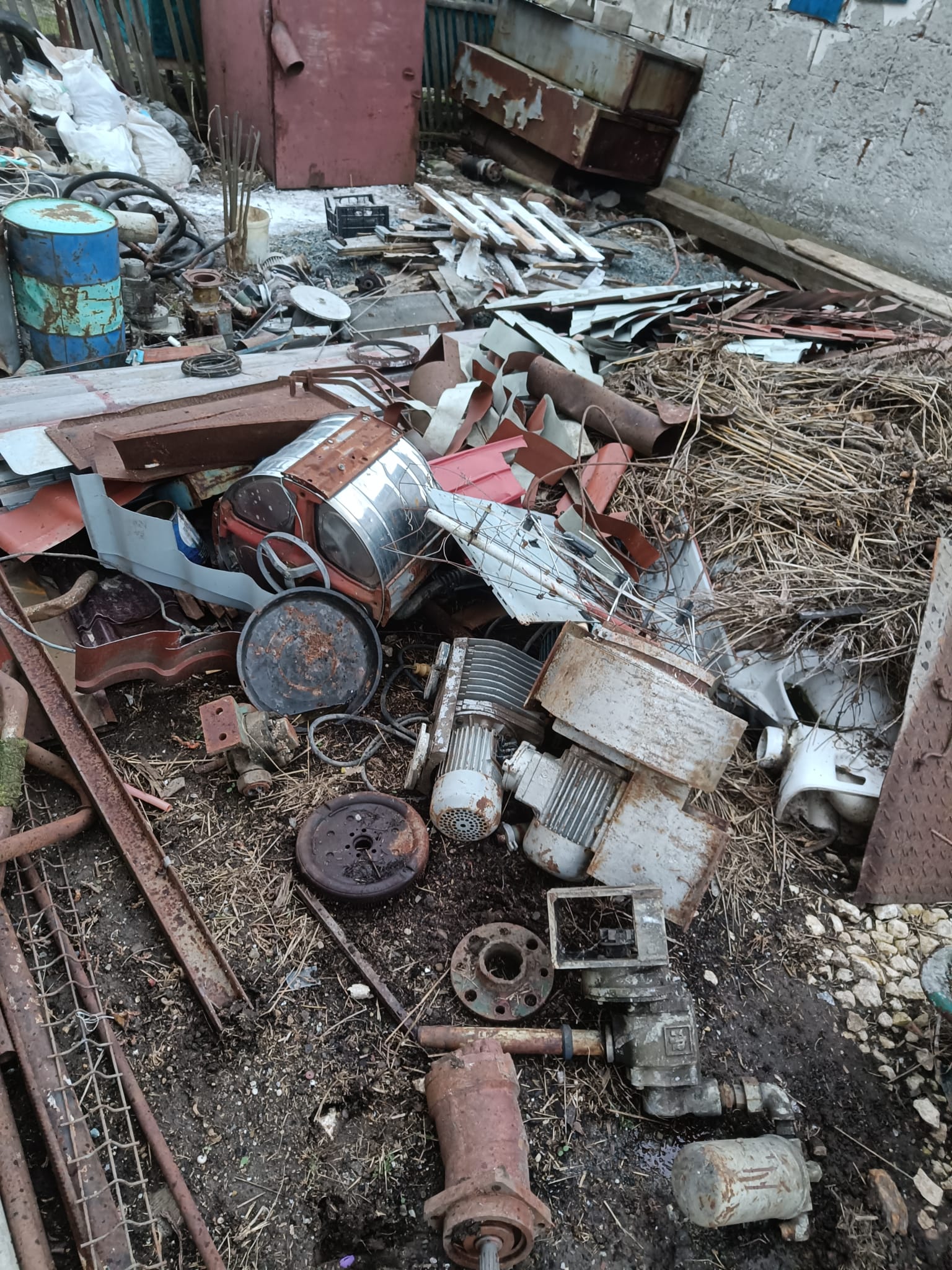Caut sa cumpar deseuri metalice/constructii