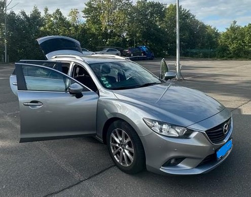 Bara fata completa cu spalator faruri disponibila pe culoare gri sau neagra(tot ansamblu fata inclusiv faruri-capota aripi) Mazda
