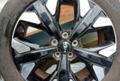 Vând jante originale Kia cu anvelope de vară 235/50/R19 Preț 3900 ron Pt. detalii 0755488036